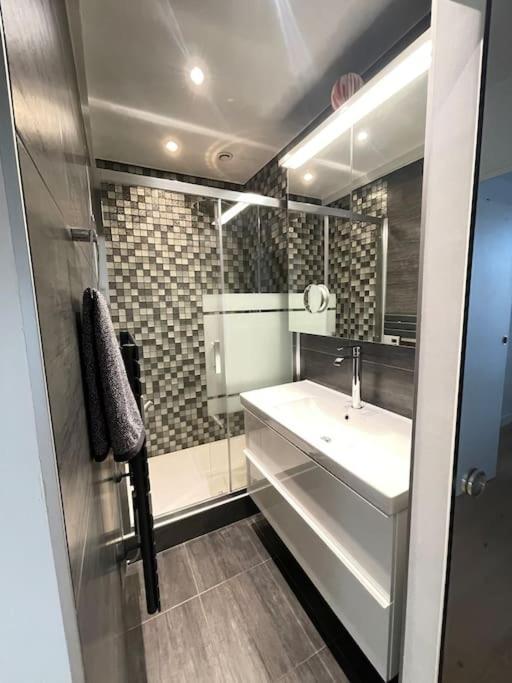 Paris Central 1 Bedroom Apartment With Ac Kültér fotó